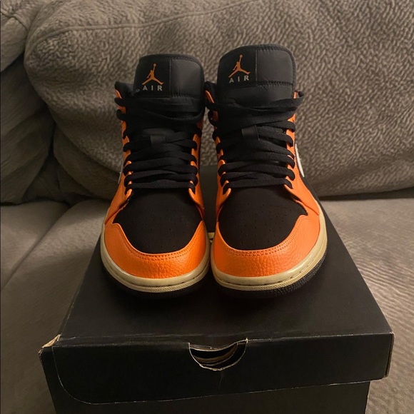 Air Jordan Retro 1 Mid “Black Cone” - Picture 4 of 4